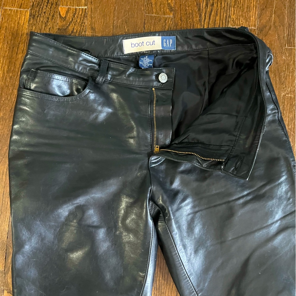 GAP Jeans real leather. Vintage from 1990s. They fix a true size 6.
